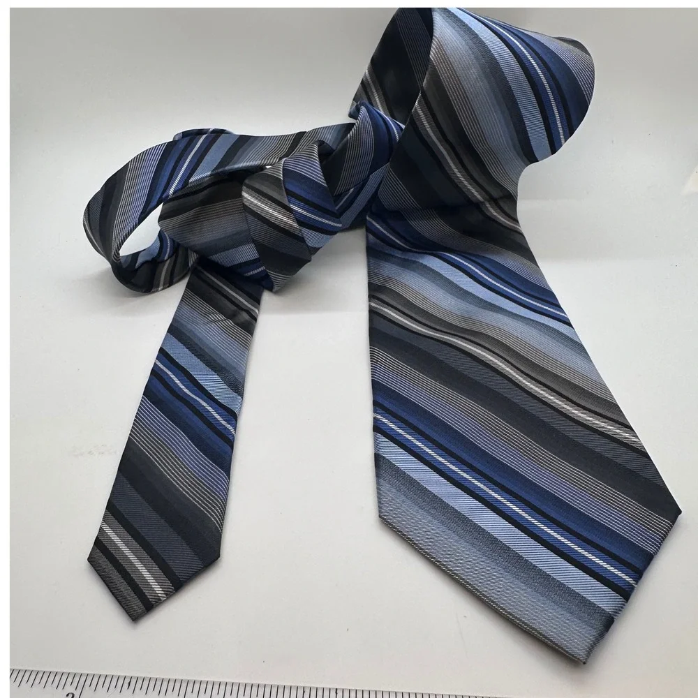 ck Calvin Klein‎ Silk Sophisticated Necktie Striped Blue Gray Business Career